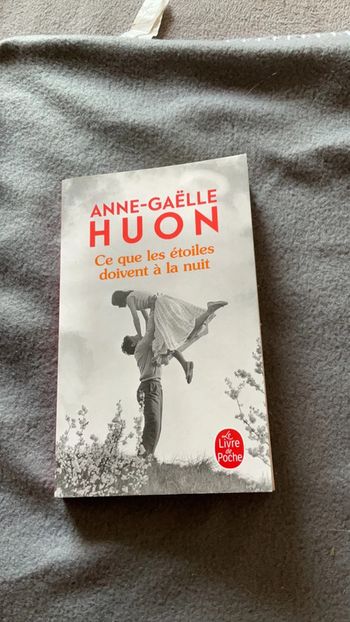 #ce que les étoiles doivent à la nuit Anne Gaëlle Huon. )