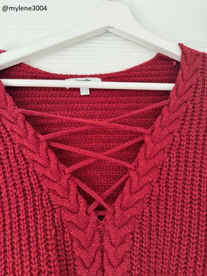 Pull d'hiver épais en maille torsadé bordeaux manches longues col V lacets - photo numéro 3