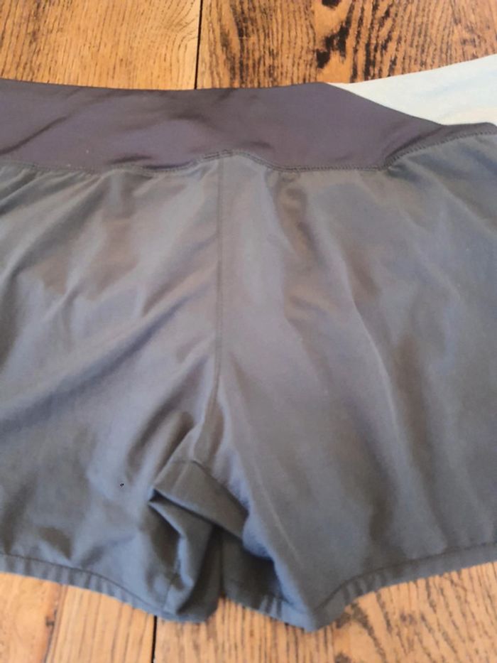 Short sport femme Nike Running taille L noir/gris - photo numéro 13