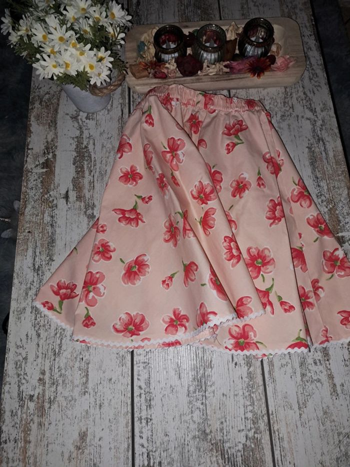 Jupe fleuri et liseret dentelle