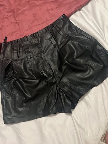 Short similicuir noir