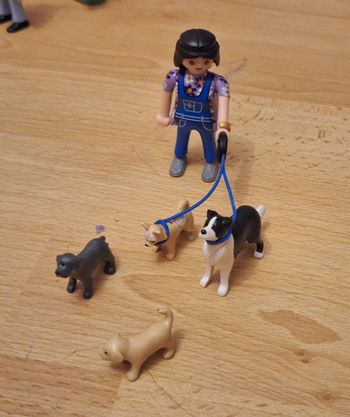 Promeneuse de chiens Playmobil
