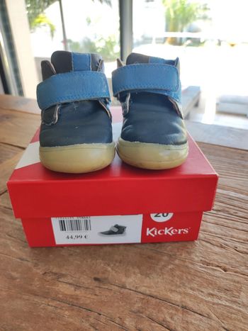 Chaussures en cuir Kickers taille 20