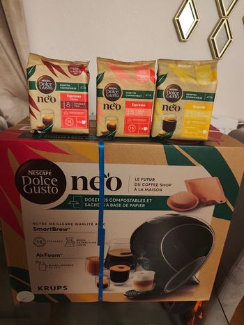 Machine a café dolce gustó avec 3 boîte de capsule dolce gusto