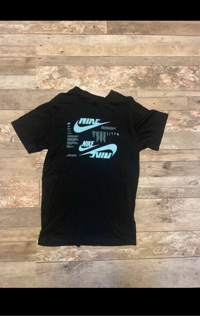 Tee shirt nike noir à motif bleu