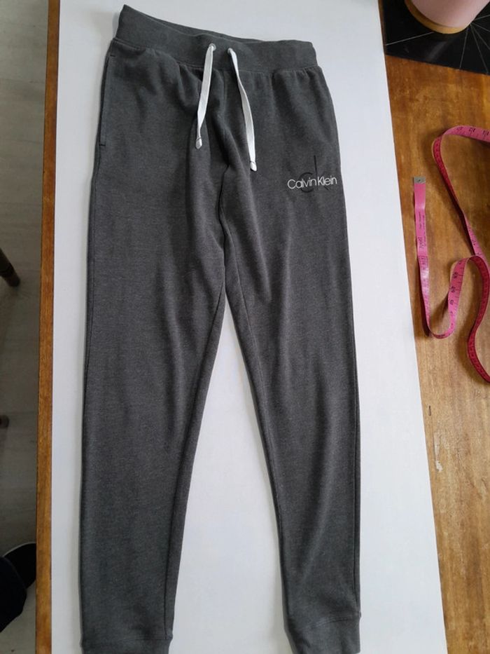 Pantalon jogging calvin Klein taille xs