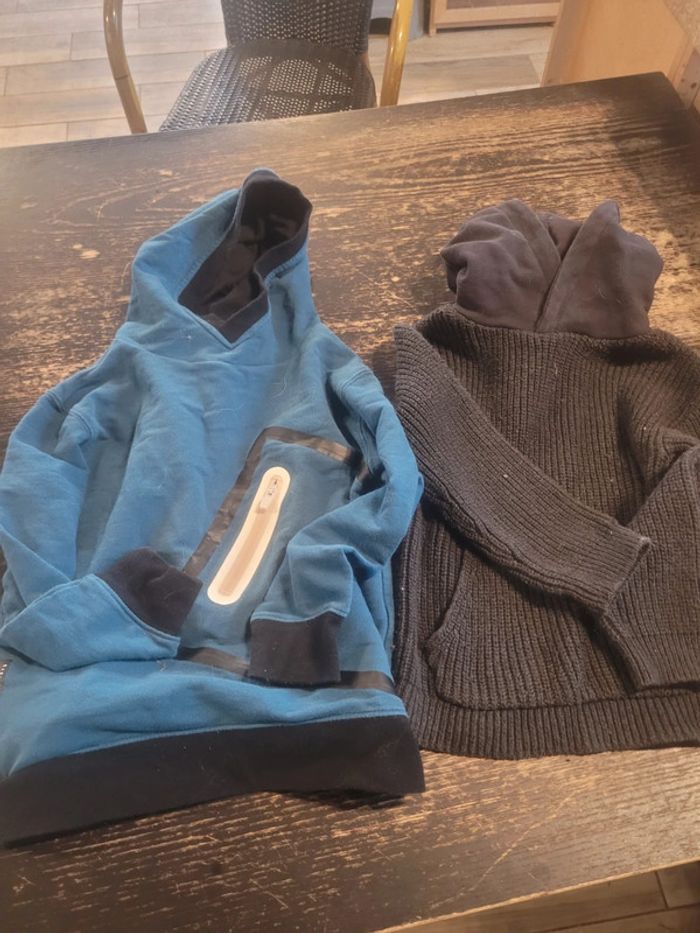 Lot 2 sweats à capuche