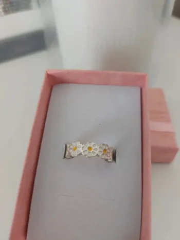 Magnifique bague marguerites