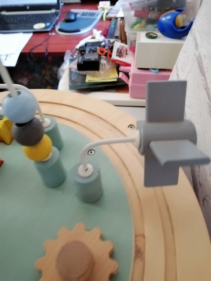 Table d activités avec circuit janod - photo numéro 7