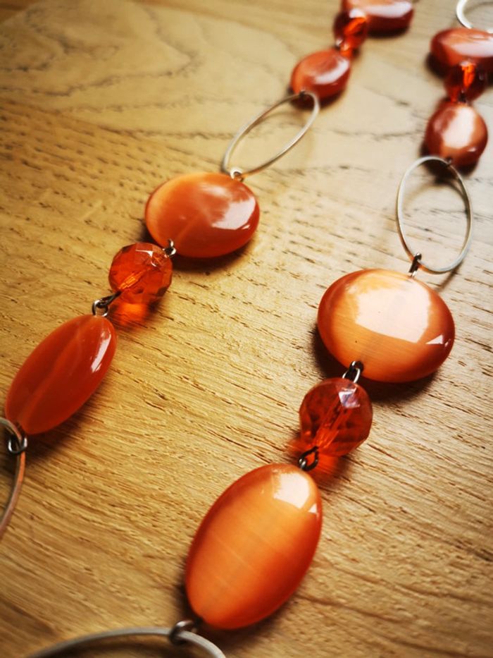 Collier long en perles de verre orange - photo numéro 3