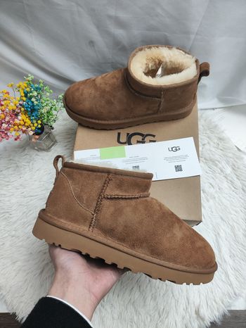 Bottes UGG Classic Ultra Mini couleur châtaigne 38