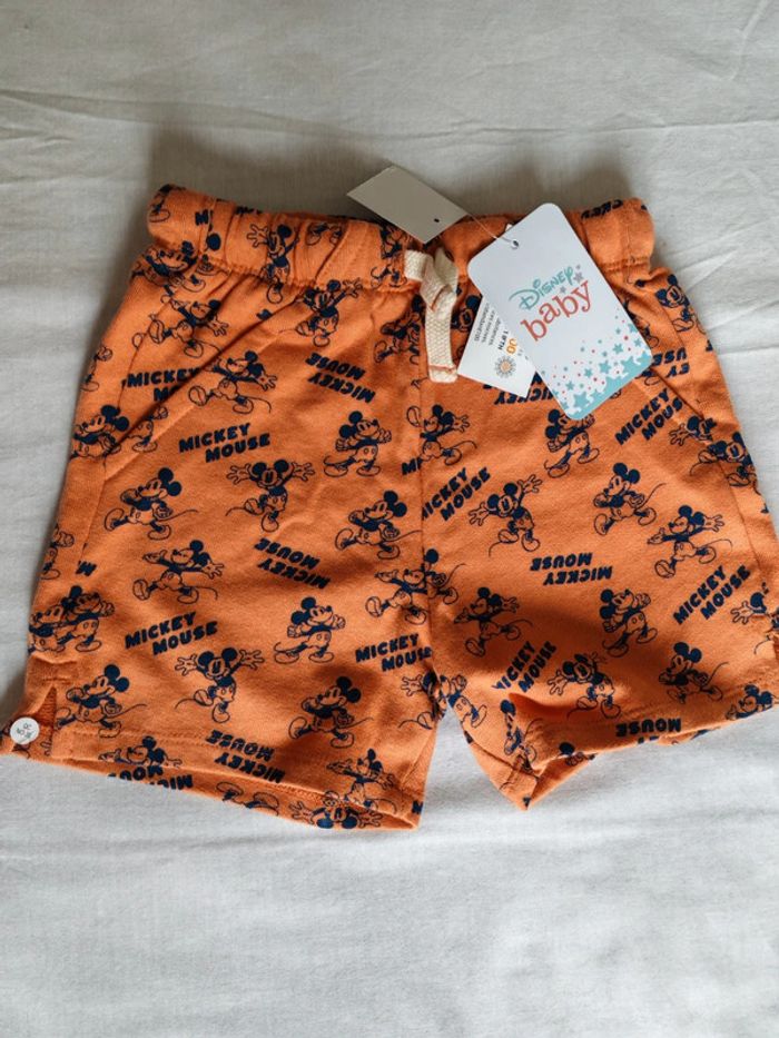 Short Mickey taille 2 ans neuf