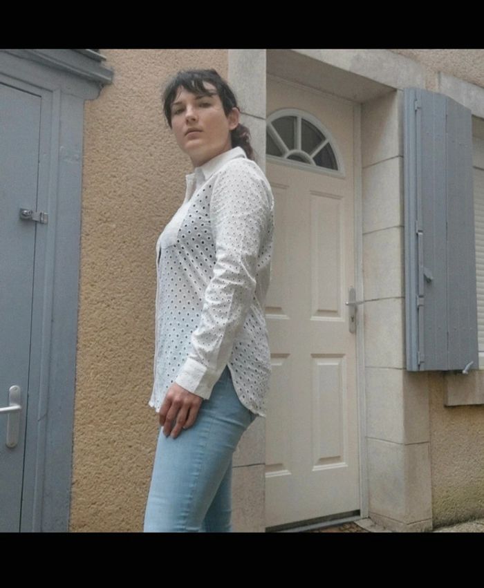 Jolie chemise ajourée - photo numéro 2