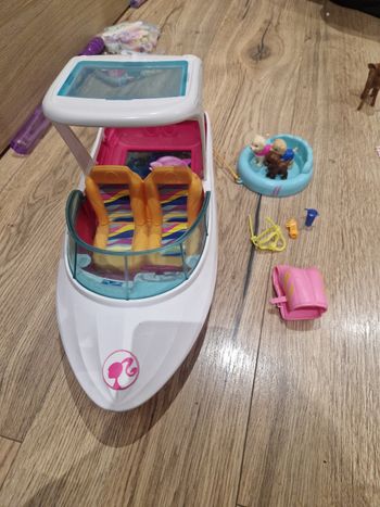 Bateau Barbie et ses Chiots