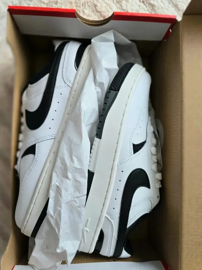 Basket Nike noir et blanche - photo numéro 5