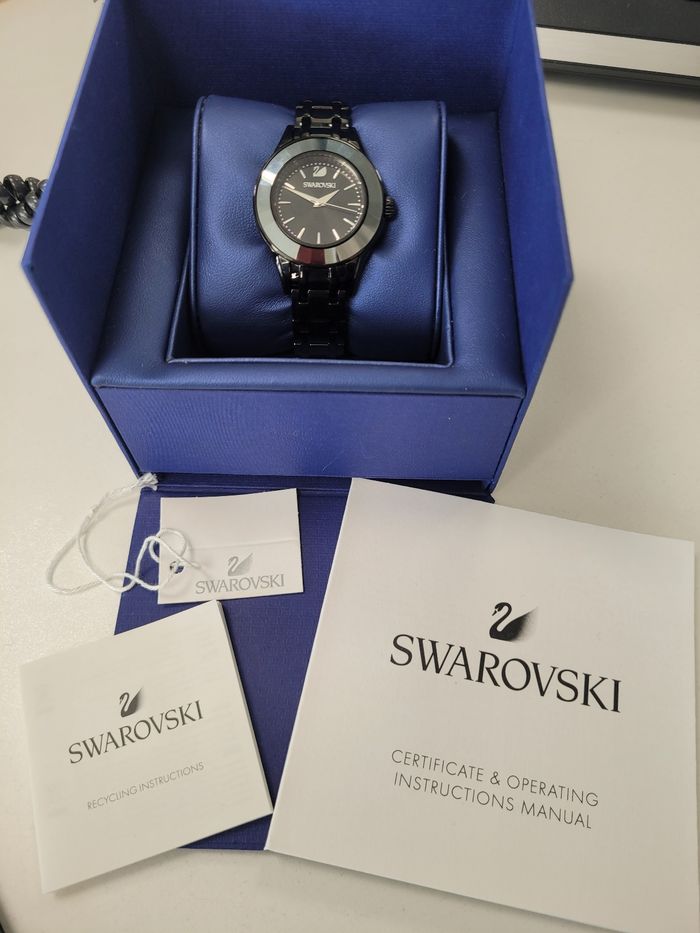 Vends montre femme swarovski alegria quartz neuve (5188824) fabriquée en suisse en acier inoxydable. 
Boitier 33 mm, vendez due avec 2 mailles supplémentaires et garantie - photo numéro 8