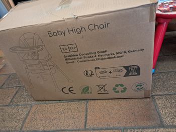Chaise haute évolutive neuve dans son carton