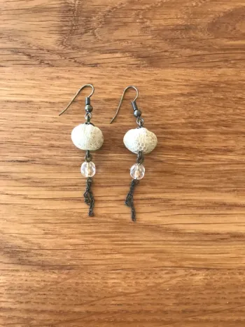 Boucles d’oreilles blanches vintage