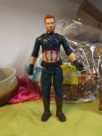 Figurine articulée de captain America