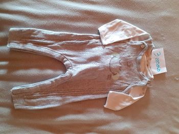 Ensemble salopette et tee shirt