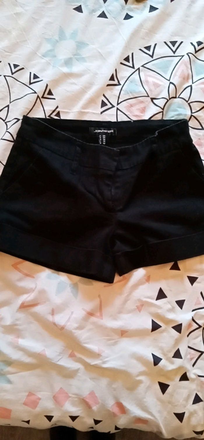 Short noir