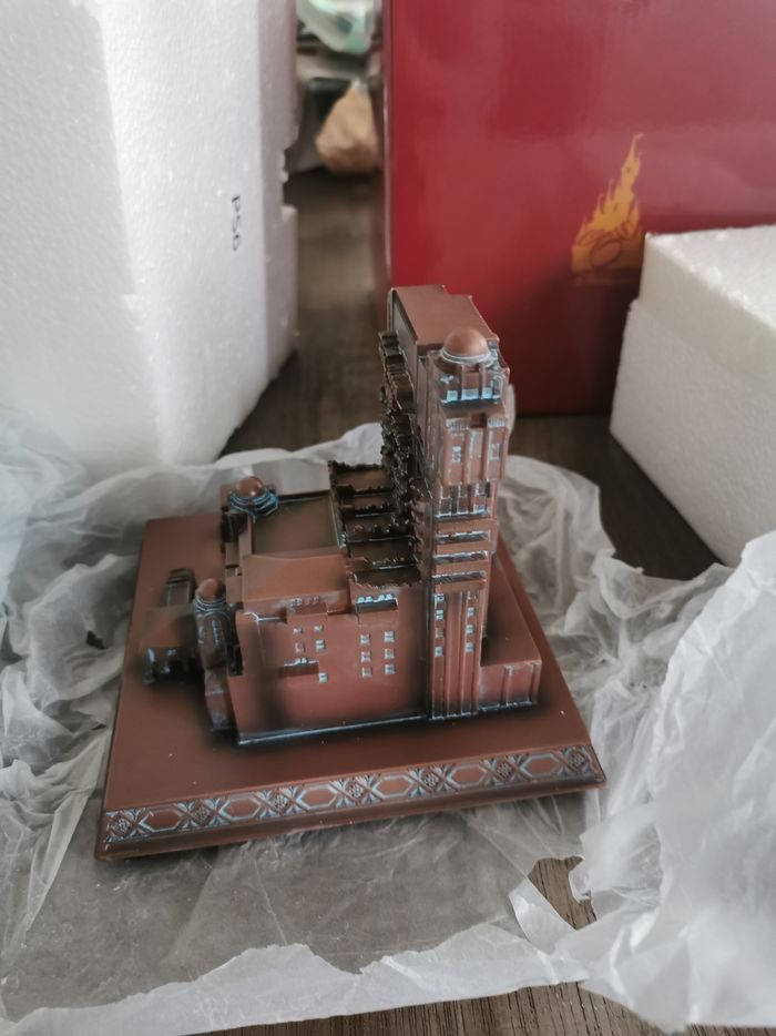 Figurine Hollywood tower hotel - photo numéro 3