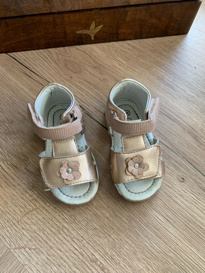 Nu pied bébé fille 20 - photo numéro 2