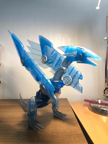 Figurine électronique son et lumière yu gi oh , très grand dragon blanc aux yeux bleu articulée