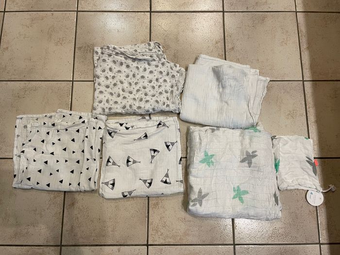 Lot de 5 langes (3 grands et 2 petits)