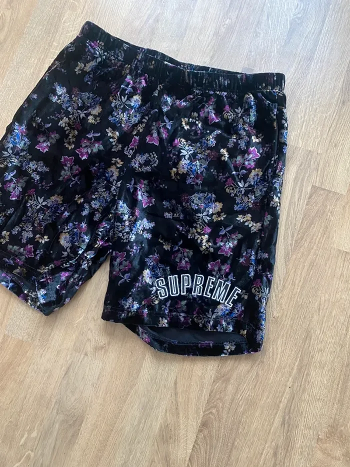 Very rare short supreme en velour floral - M - Neuf - photo numéro 2