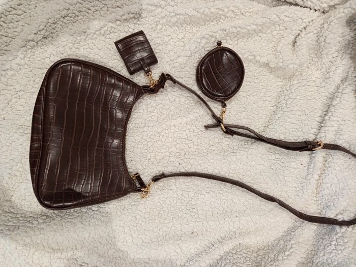 🔝 Petit sac à bandoulière sac à main Primark effet croco marron et doré en PVC et polyester - photo numéro 2
