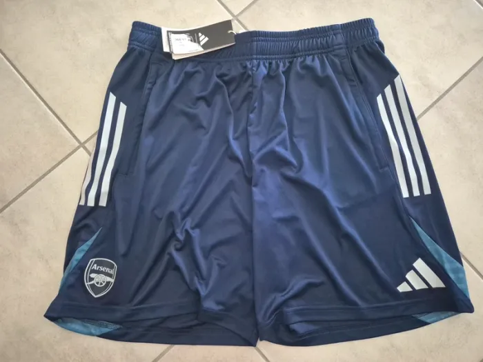 Short adidas Arsenal neuf avec étiquettes