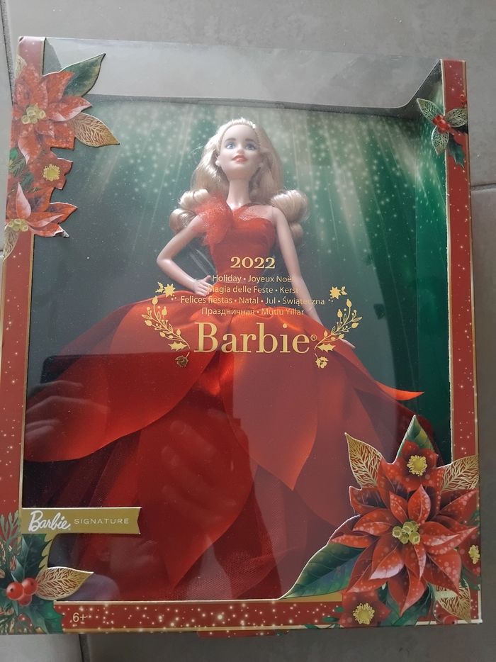 Poupée barbie signature neuve