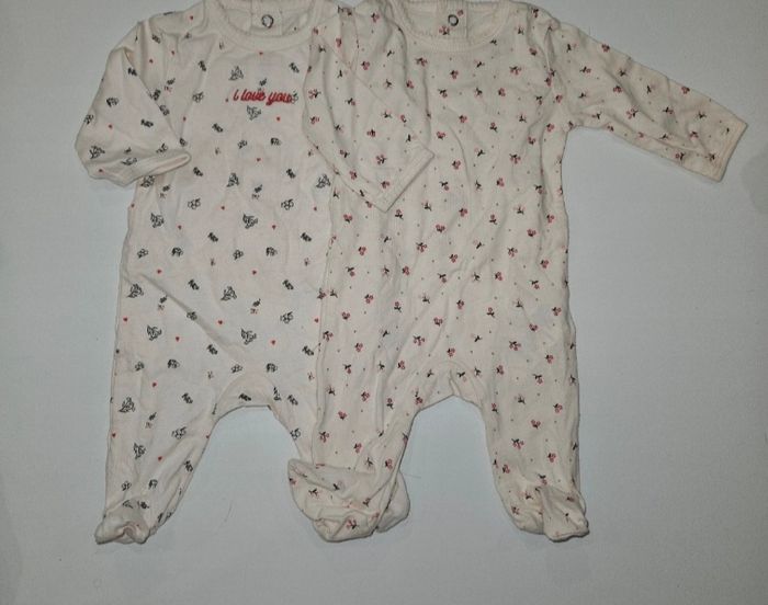 2 pyjamas bébé
