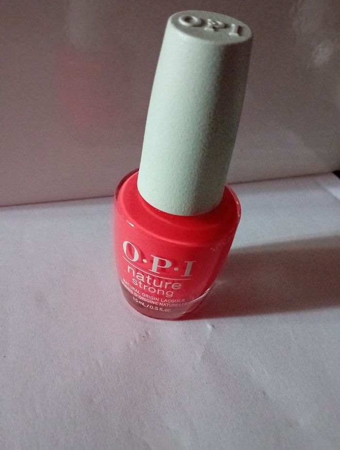 Vernis a ongles. O.p.i. neuf