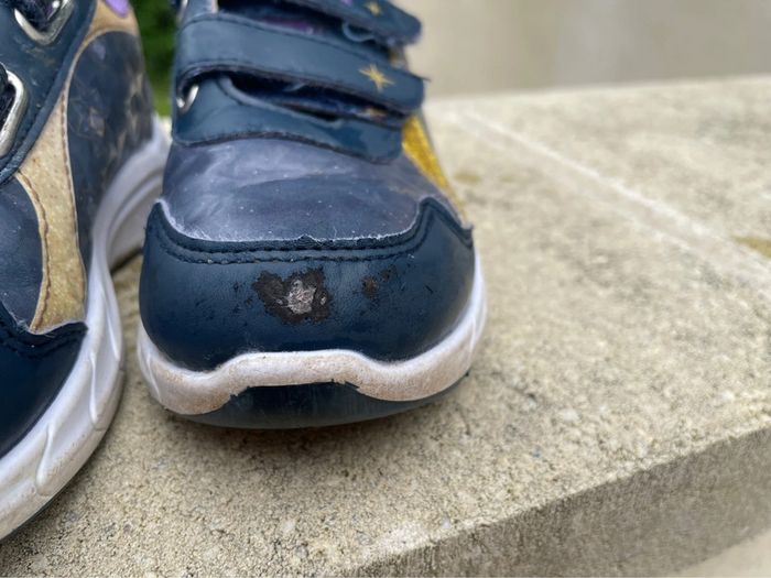 Très belle paire de baskets fille taille 29 - photo numéro 4