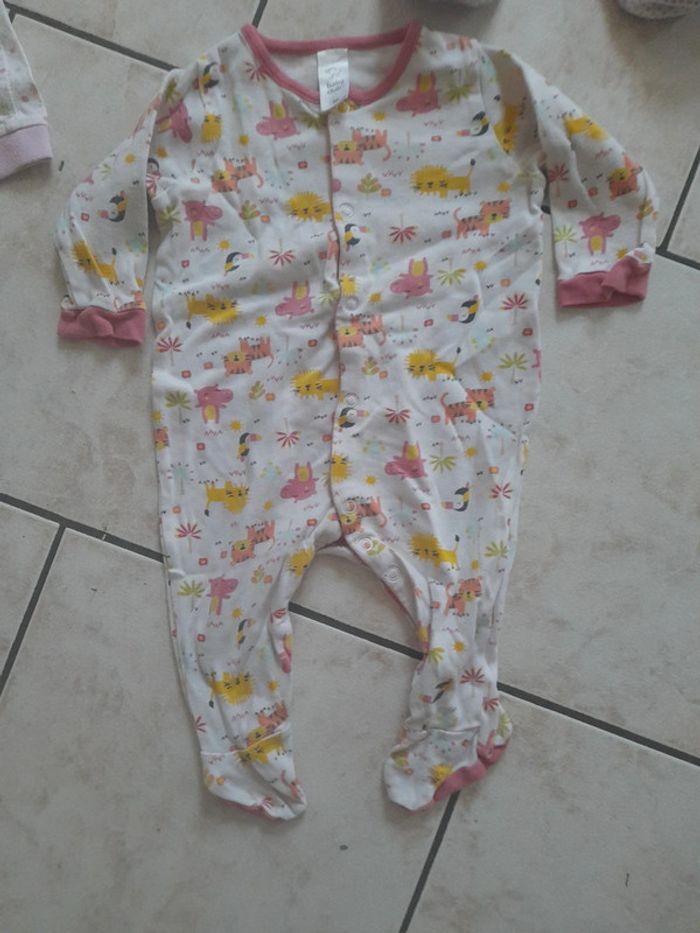 3 pyjamas 6mois - photo numéro 2