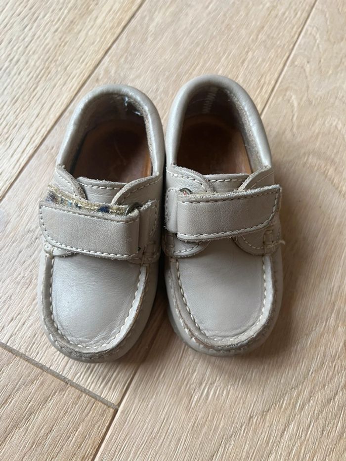 Mocassin taille 21 beige conguitos très bon état