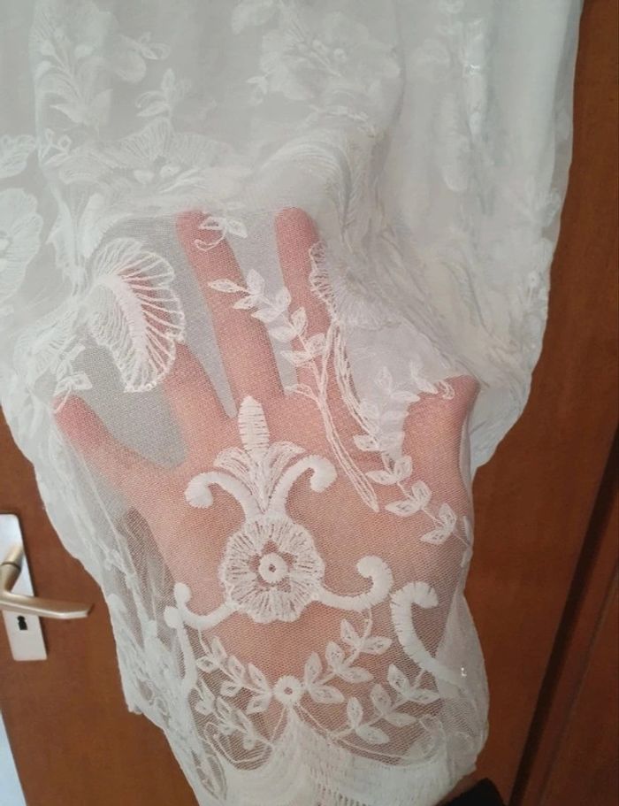 Magnifique tee shirt neuf (carton 3) - photo numéro 3