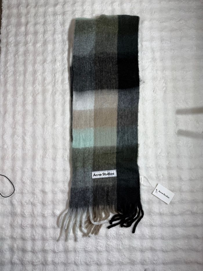 Acne Studios écharpe carreaux vert/gris avec étiquette - photo numéro 2