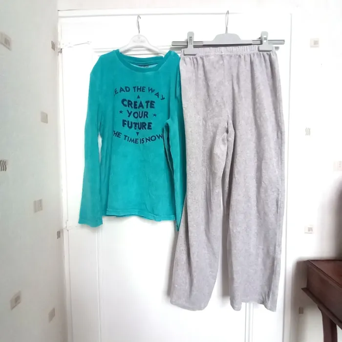 Lot 3 pyjamas velours 12 ans - photo numéro 10