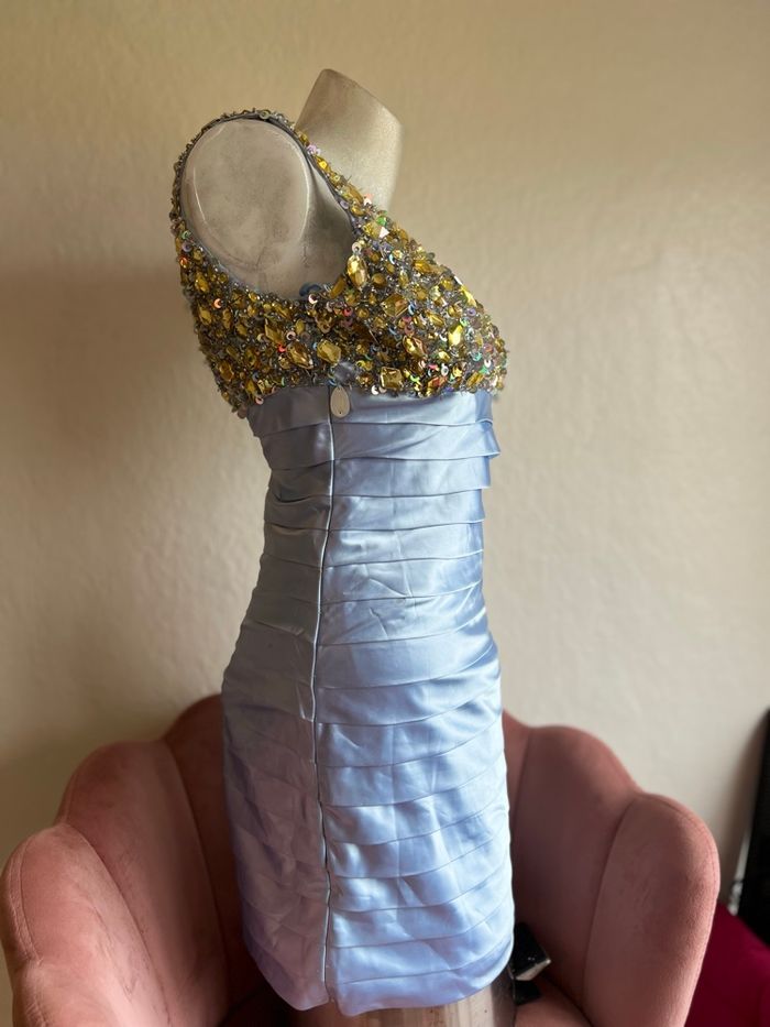 💙 Robe courte satinée bleu ciel FESTAMO – Taille 36 – Neuve sans étiquette 💙 - photo numéro 8
