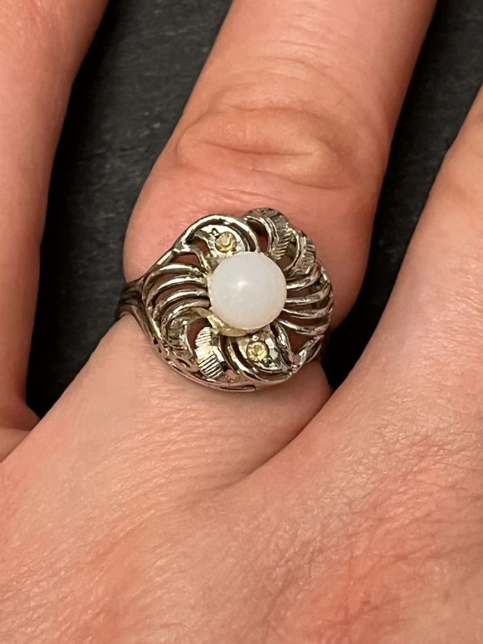 Jolie bague en argent massif ciselé avec pierre blanche T. 54 femme TBE - photo numéro 3