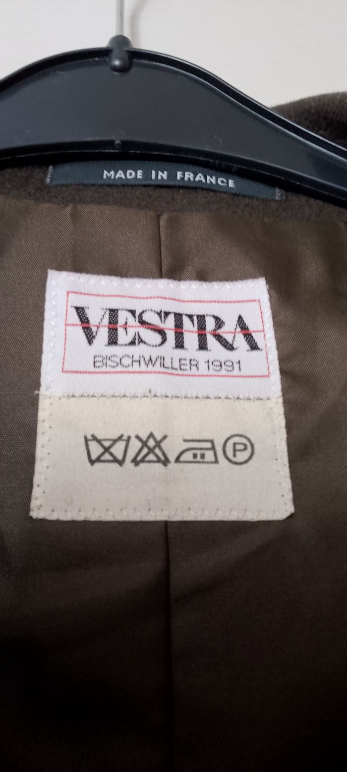Joli manteau long en laine . Vestra . doublé .Épaulettes . Boutons cachés. 2 poches intérieures. Poches extérieures. Taille L. Fabrication française. Bien chaud. - photo numéro 4
