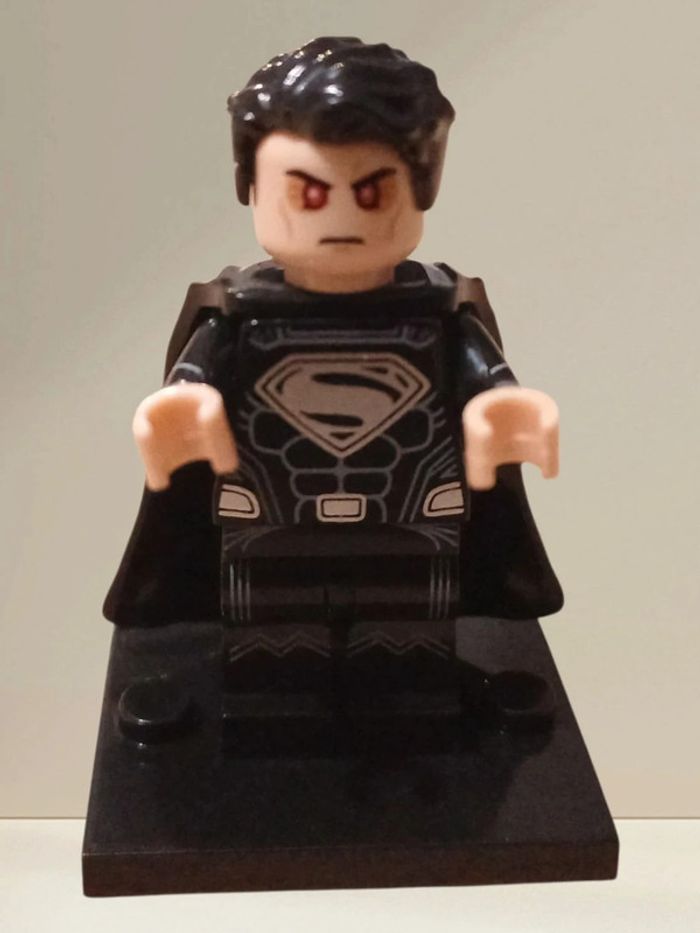Superman-Compatible Lego