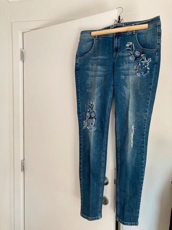 Magnifique jean avec broderie et effet délavé || coupe boyfriend || T42 || coton