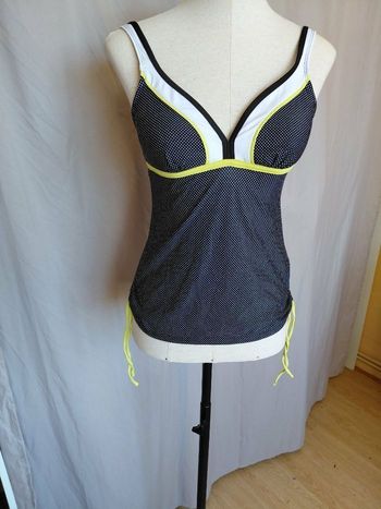 Très joli maillot de bain 2 pièces femme T L lisez bien l'annonce surtout
