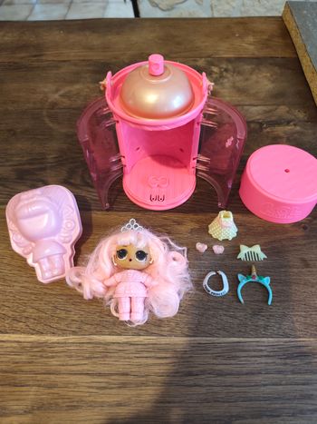 Petite barbie LOL princesse 