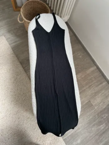 Robe noire moulante