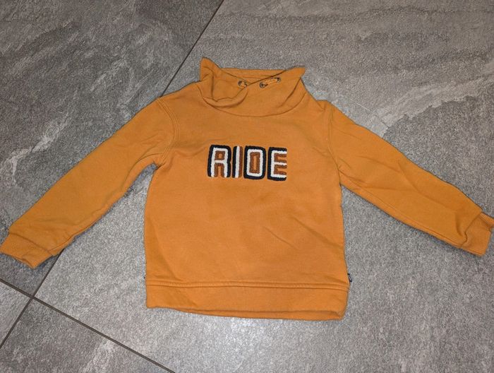 Sweatshirt à col garçon 5 ans